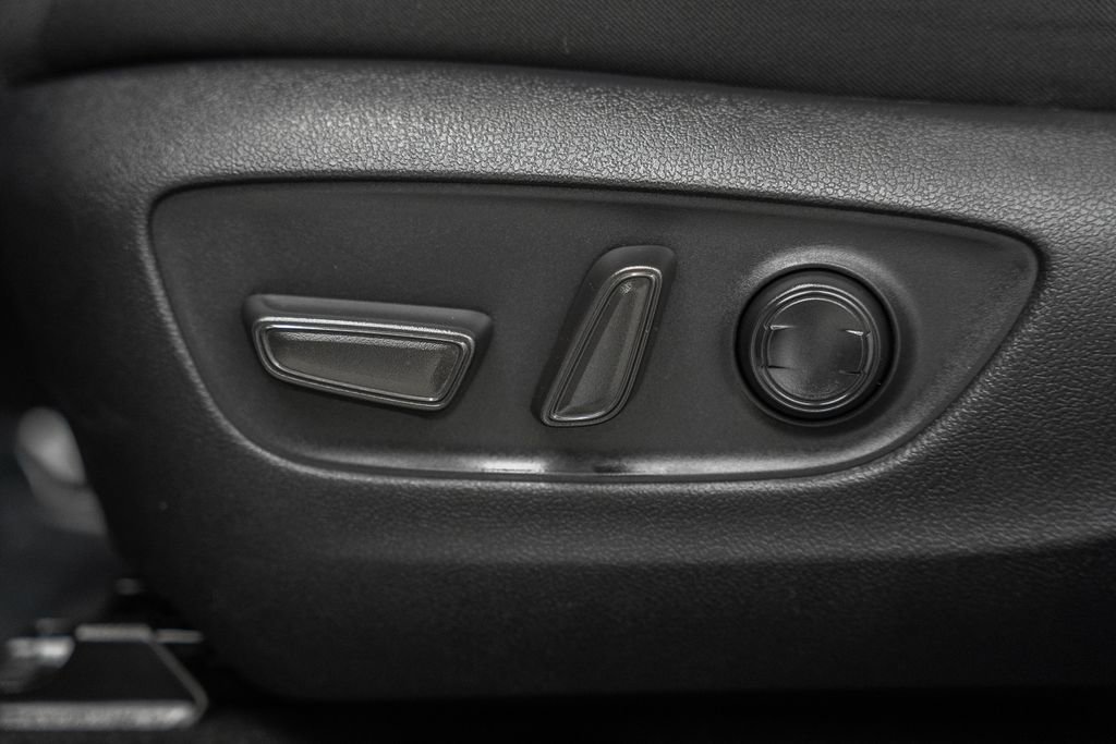 Used 2025 Toyota RAV4 XLE image 31