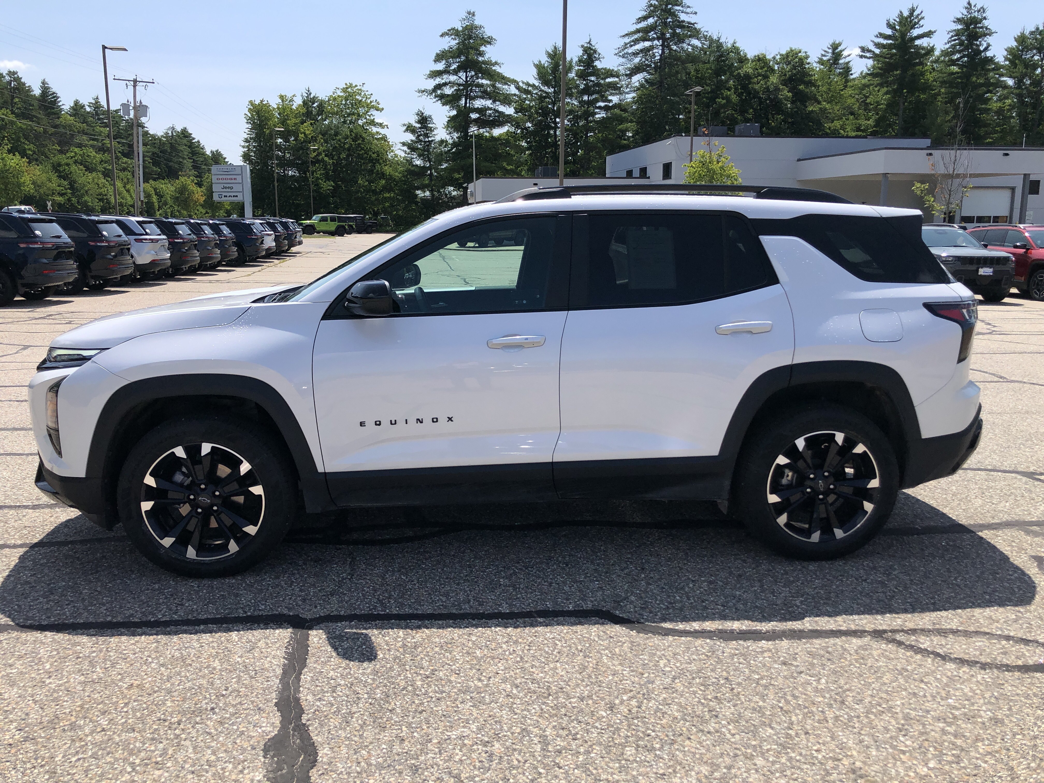 Used 2025 Chevrolet Equinox RS AWD/4WD image 6
