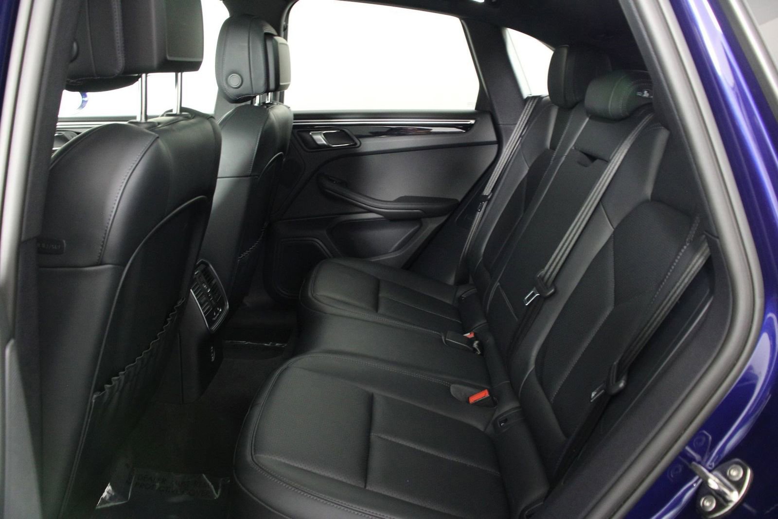Certified 2023 Porsche Macan image 33
