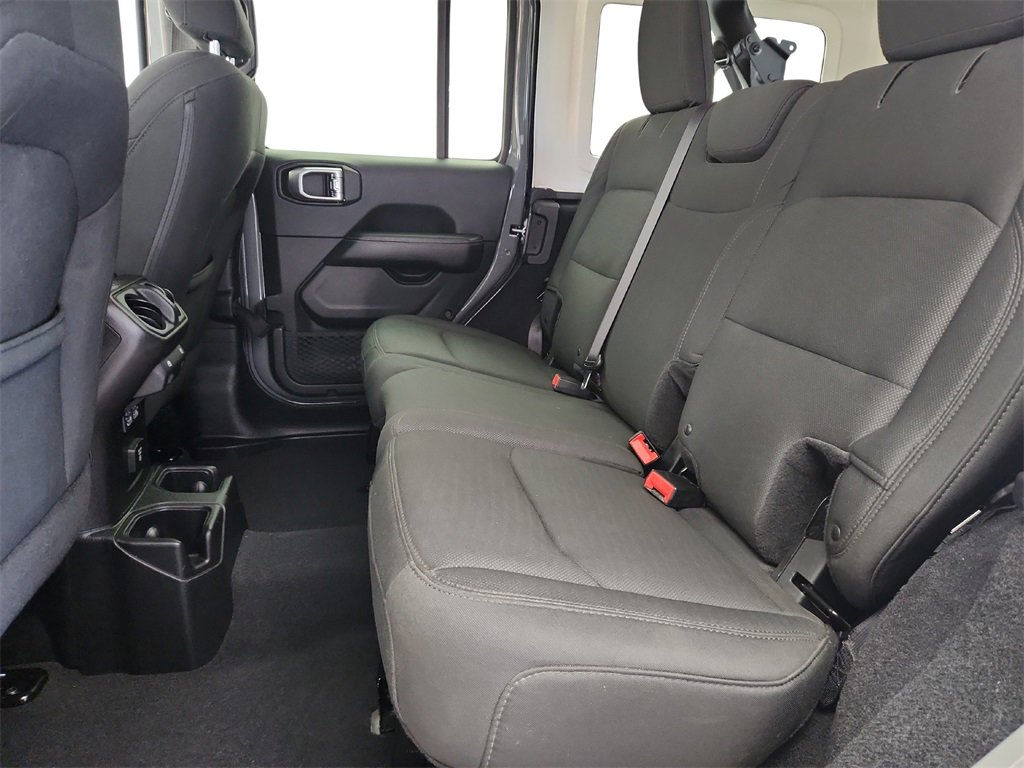 Used 2018 Jeep Wrangler Unlimited Sahara w/ Uconnect 4C Nav & Sound Group image 21