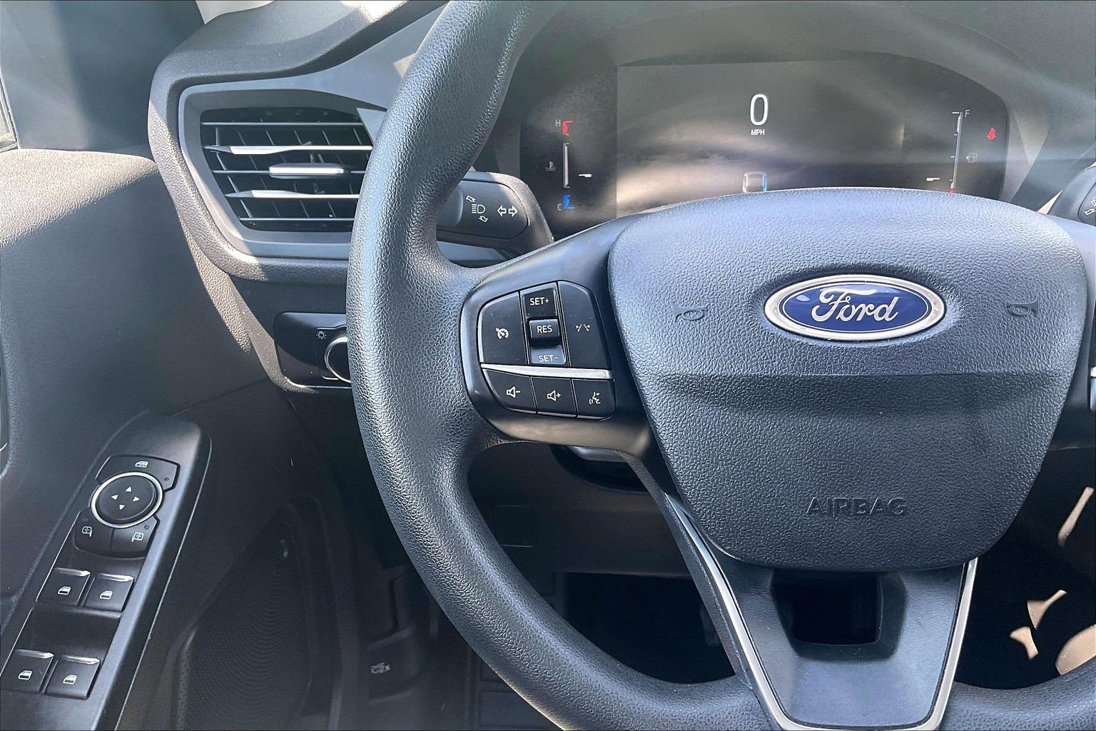 Used 2025 Ford Escape Active AWD/4WD image 17