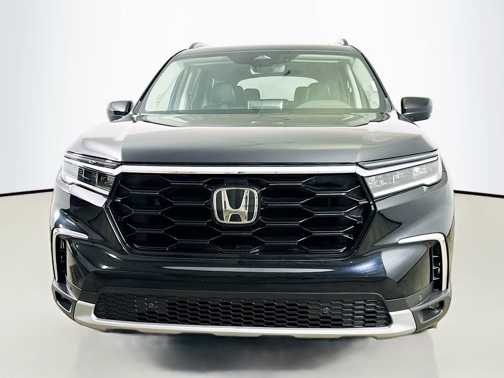 Used 2023 Honda Pilot Touring image 3