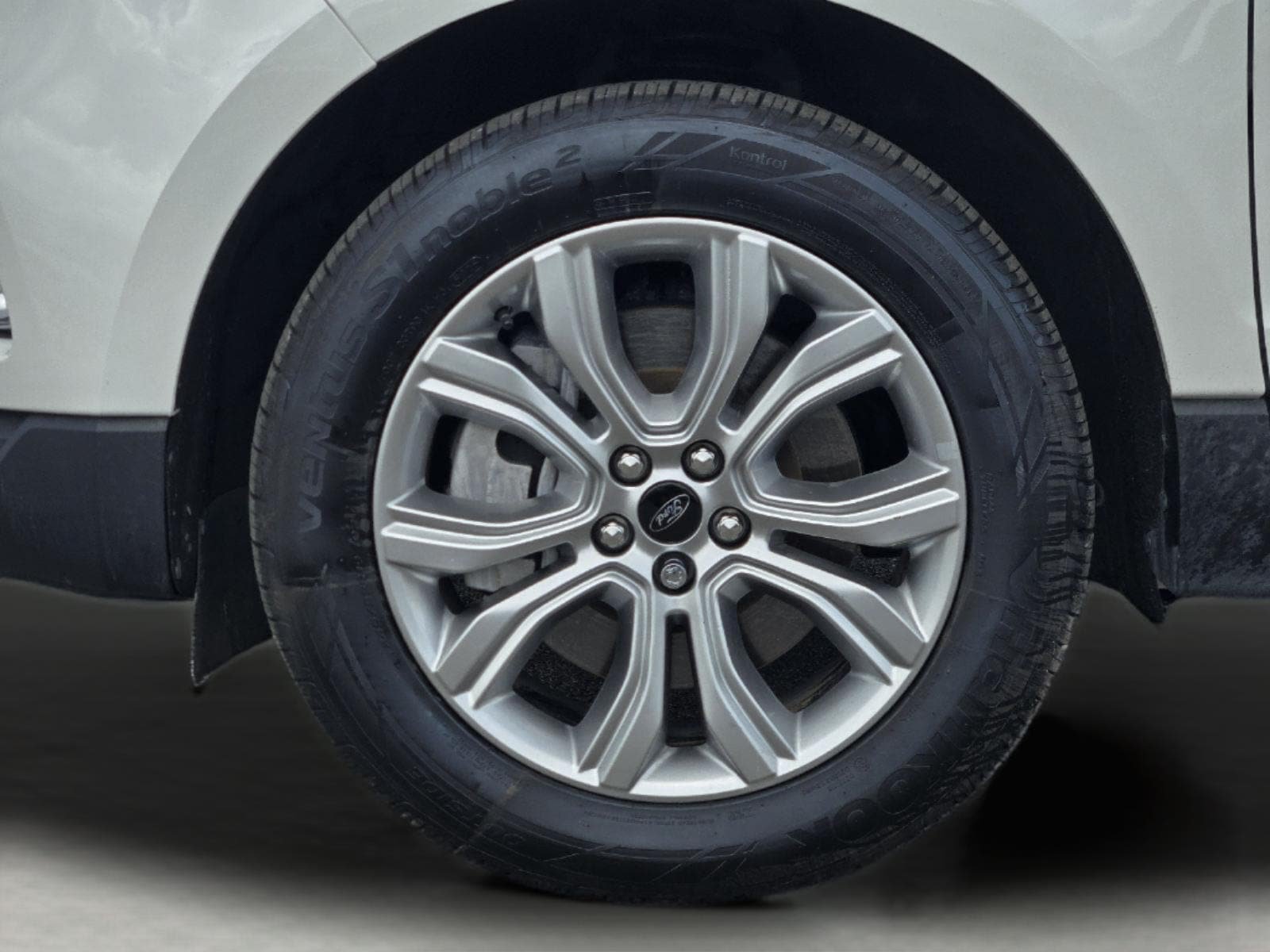 Used 2023 Ford Edge Titanium AWD/4WD image 11