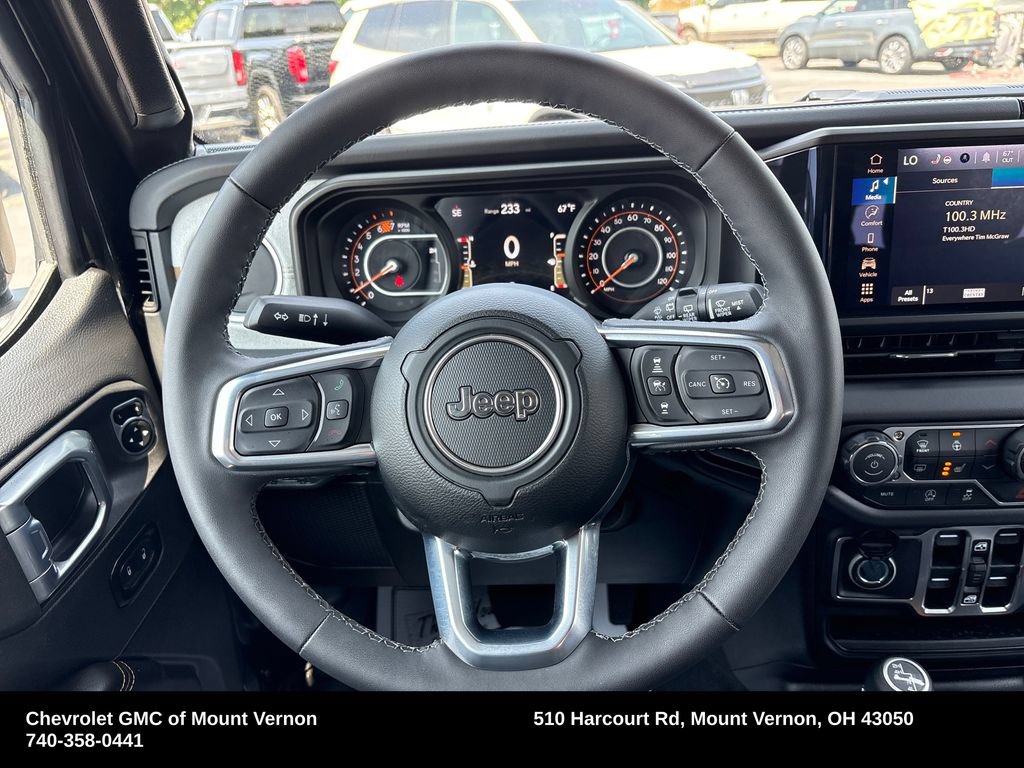 Used 2026 Jeep Wrangler Unlimited Sahara AWD/4WD image 17