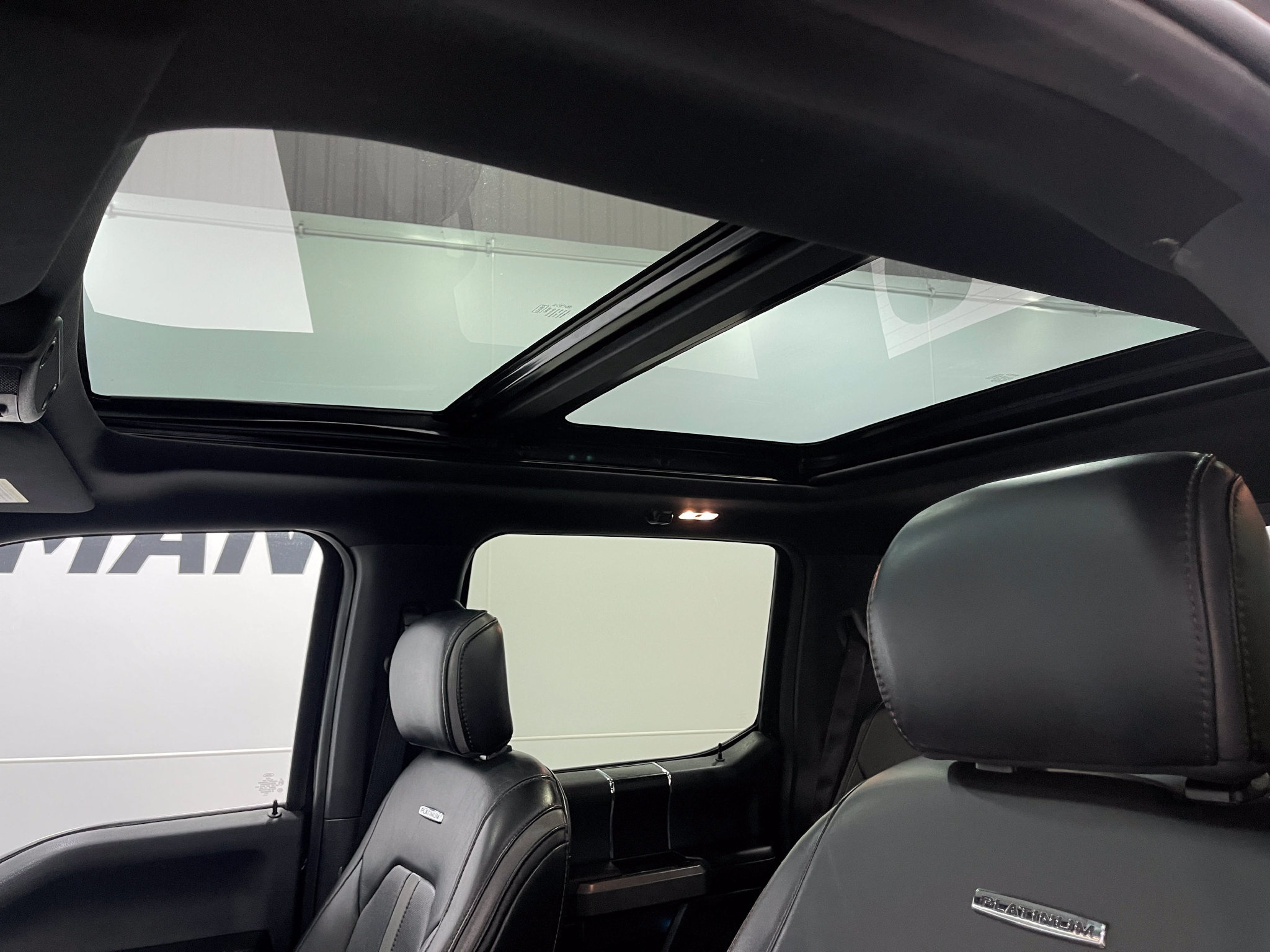 Used 2018 Ford F150 Platinum w/ Equipment Group 701A Luxury AWD/4WD image 12