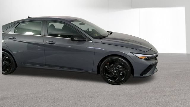 New 2026 Hyundai Elantra SEL Sport Premium FWD image 2