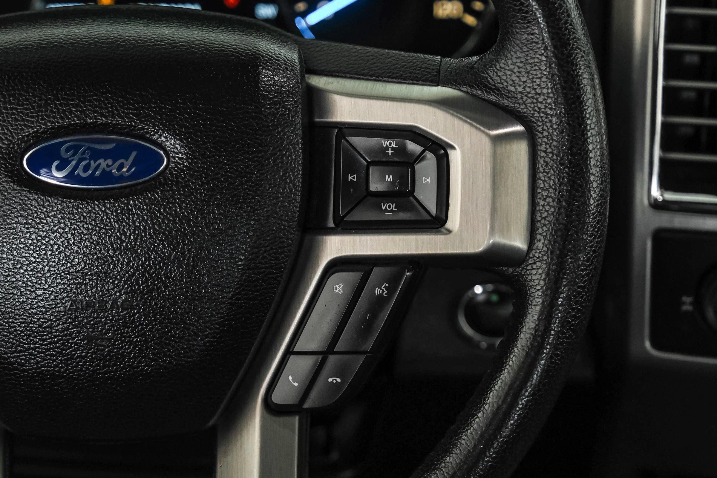 Used 2015 Ford F150 Platinum w/ Equipment Group 701A Luxury RWD image 16