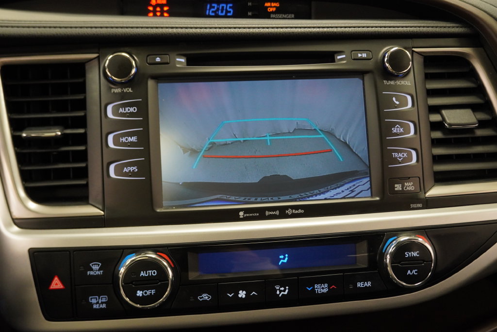 Used 2019 Toyota Highlander XLE AWD/4WD image 28