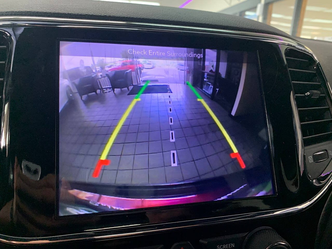 Used 2019 Jeep Grand Cherokee Altitude AWD/4WD image 9