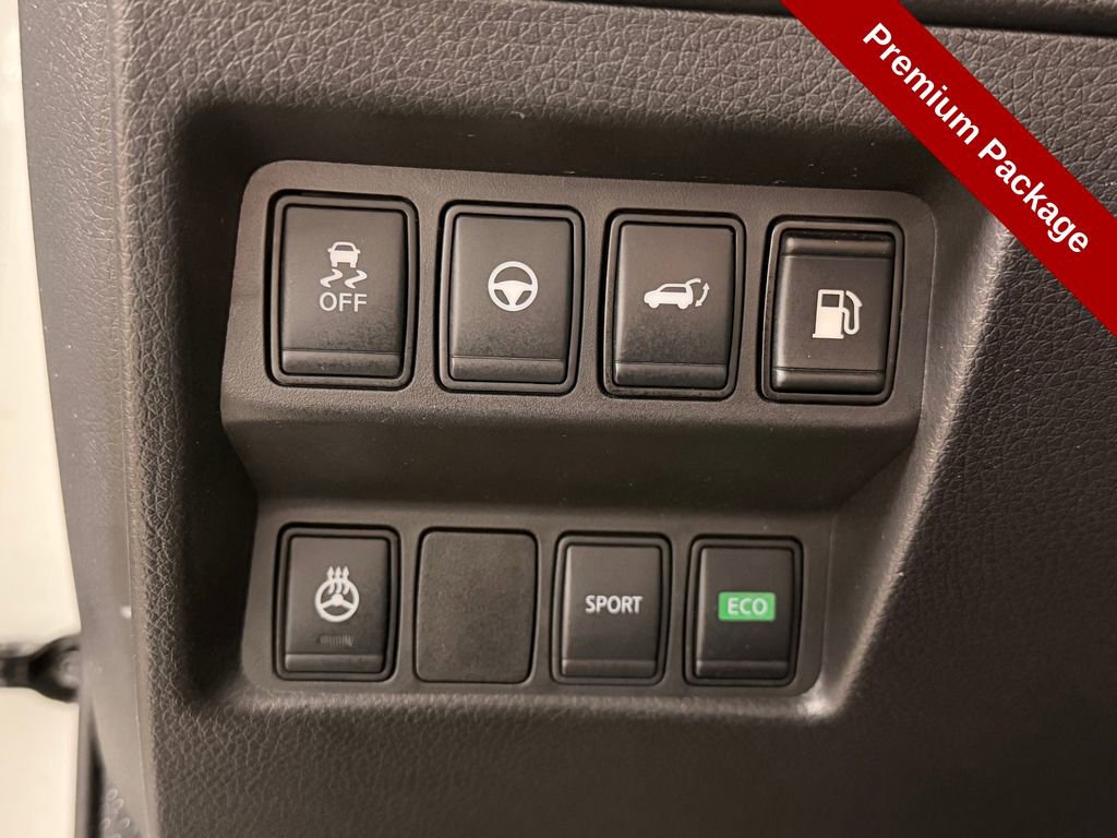 Used 2020 Nissan Rogue SV w/ Premium Package image 28