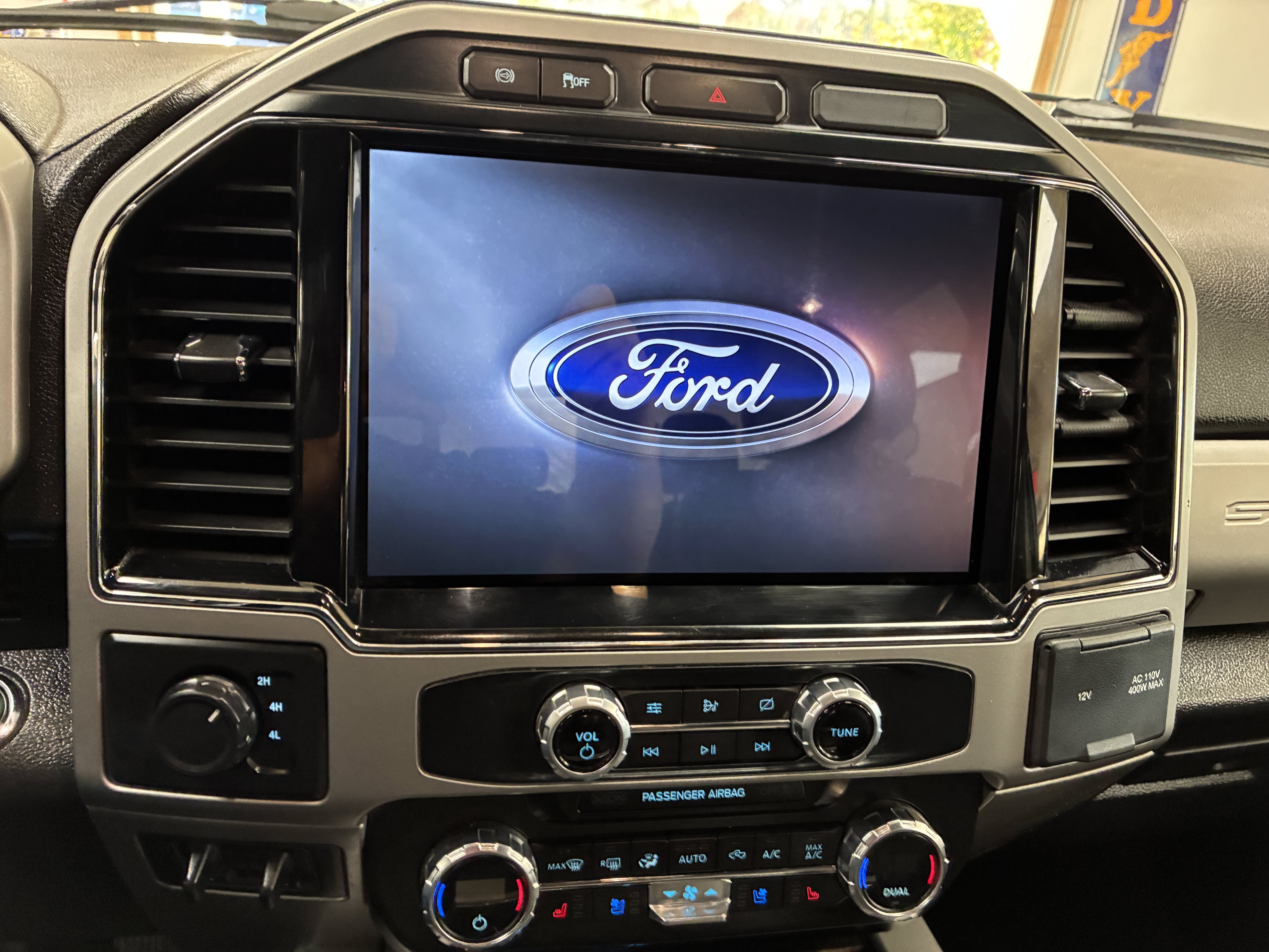 Used 2022 Ford F350 Lariat w/ Black Appearance Package AWD/4WD image 16