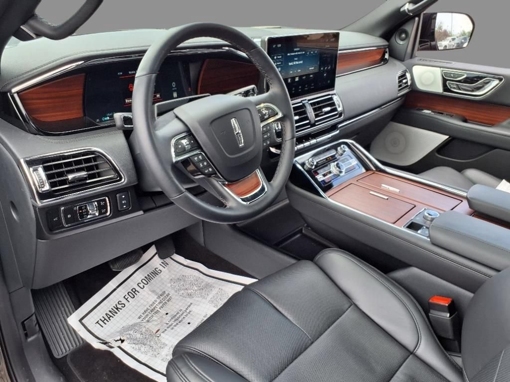 Used 2024 Lincoln Navigator L Reserve AWD/4WD image 8