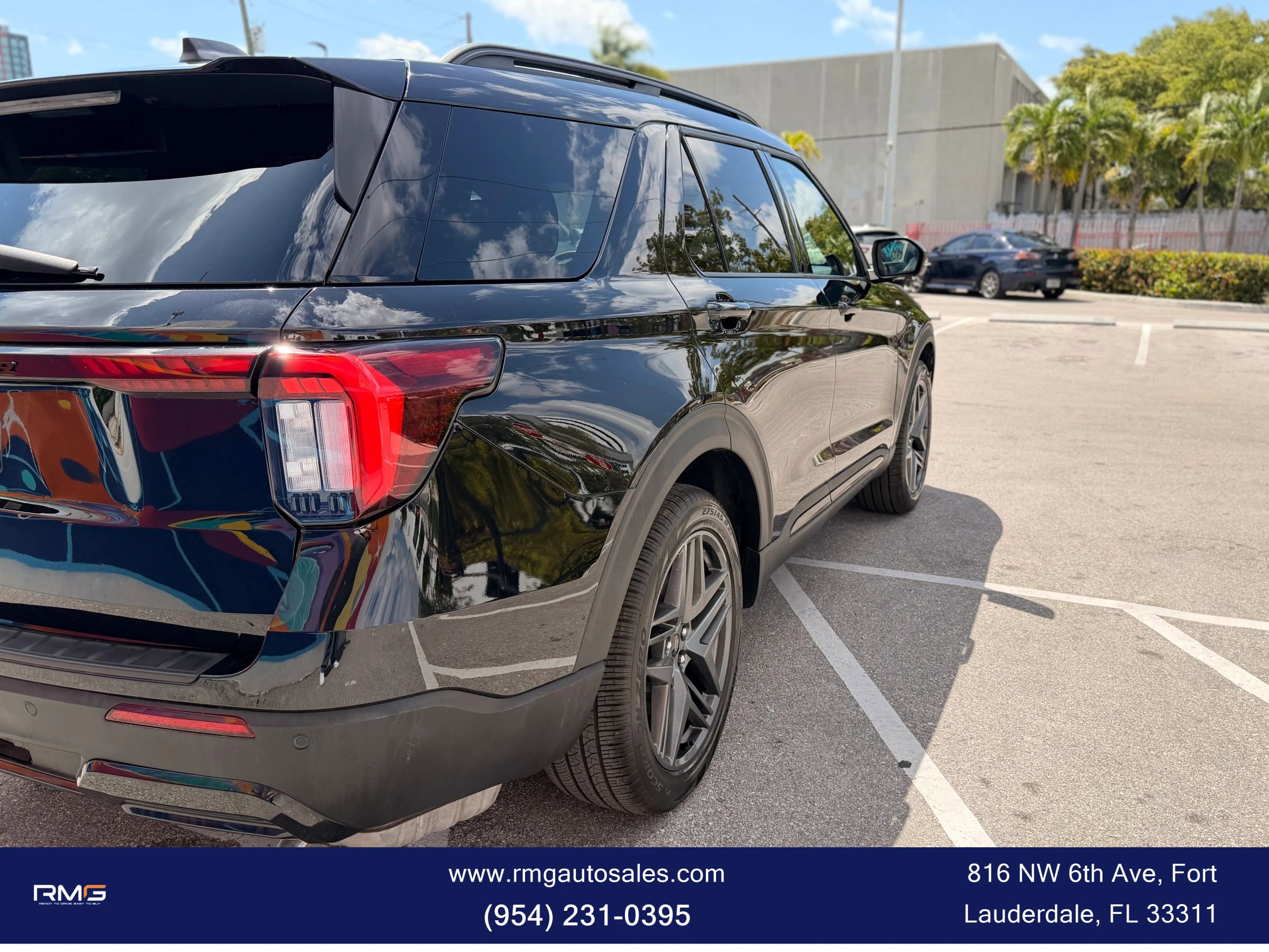 Used 2025 Ford Explorer ST-Line w/ Premium Package RWD image 6