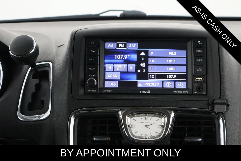 Used 2014 Chrysler Town & Country Touring FWD image 20