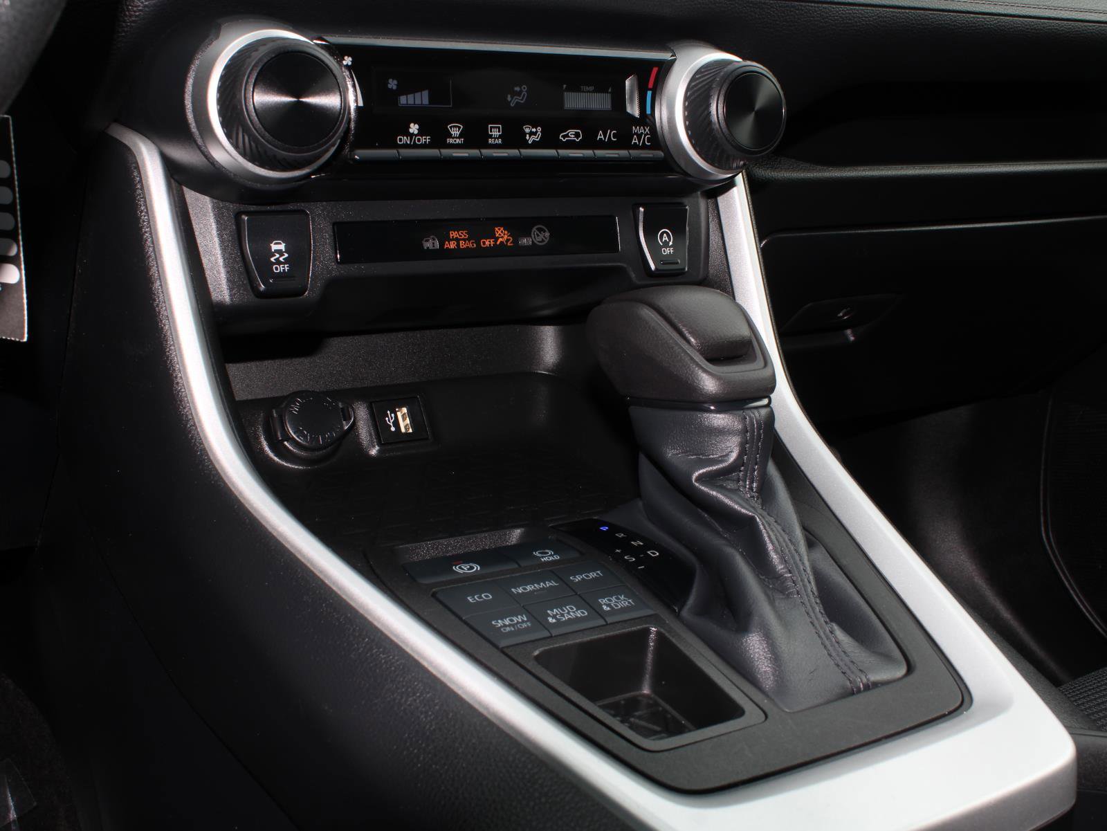 Used 2023 Toyota RAV4 LE image 15