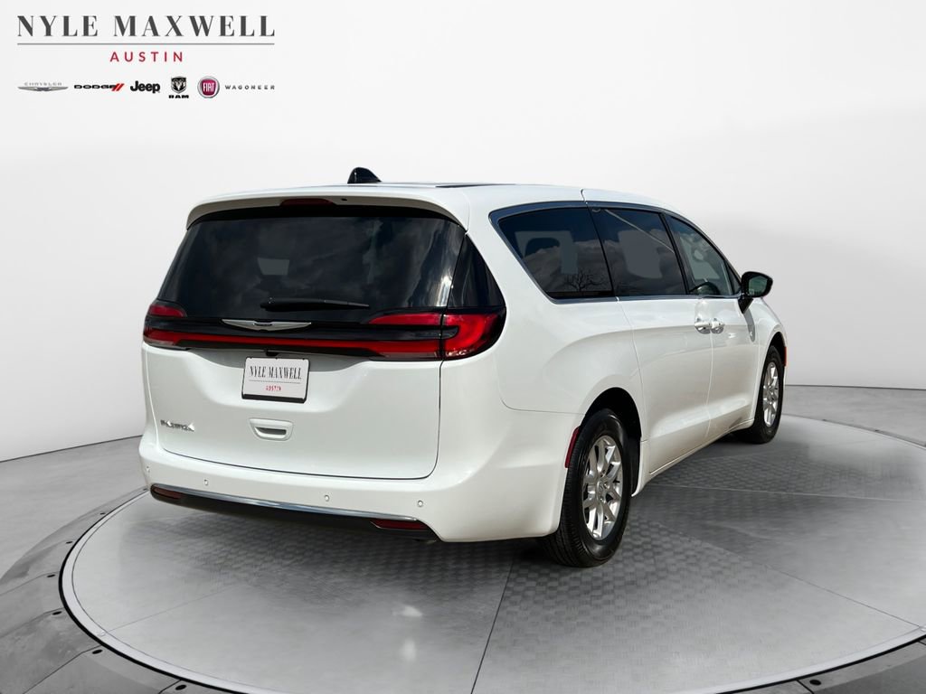 New 2026 Chrysler Pacifica Select FWD image 16