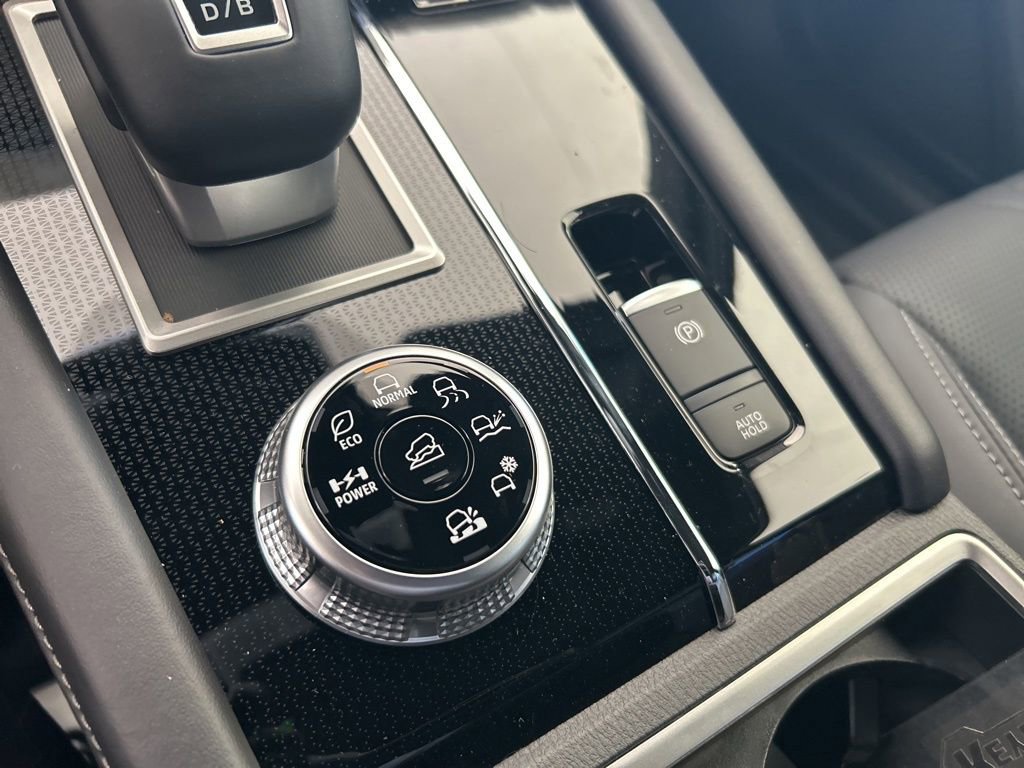 New 2025 Mitsubishi Outlander 4WD Plug-In Hybrid image 9