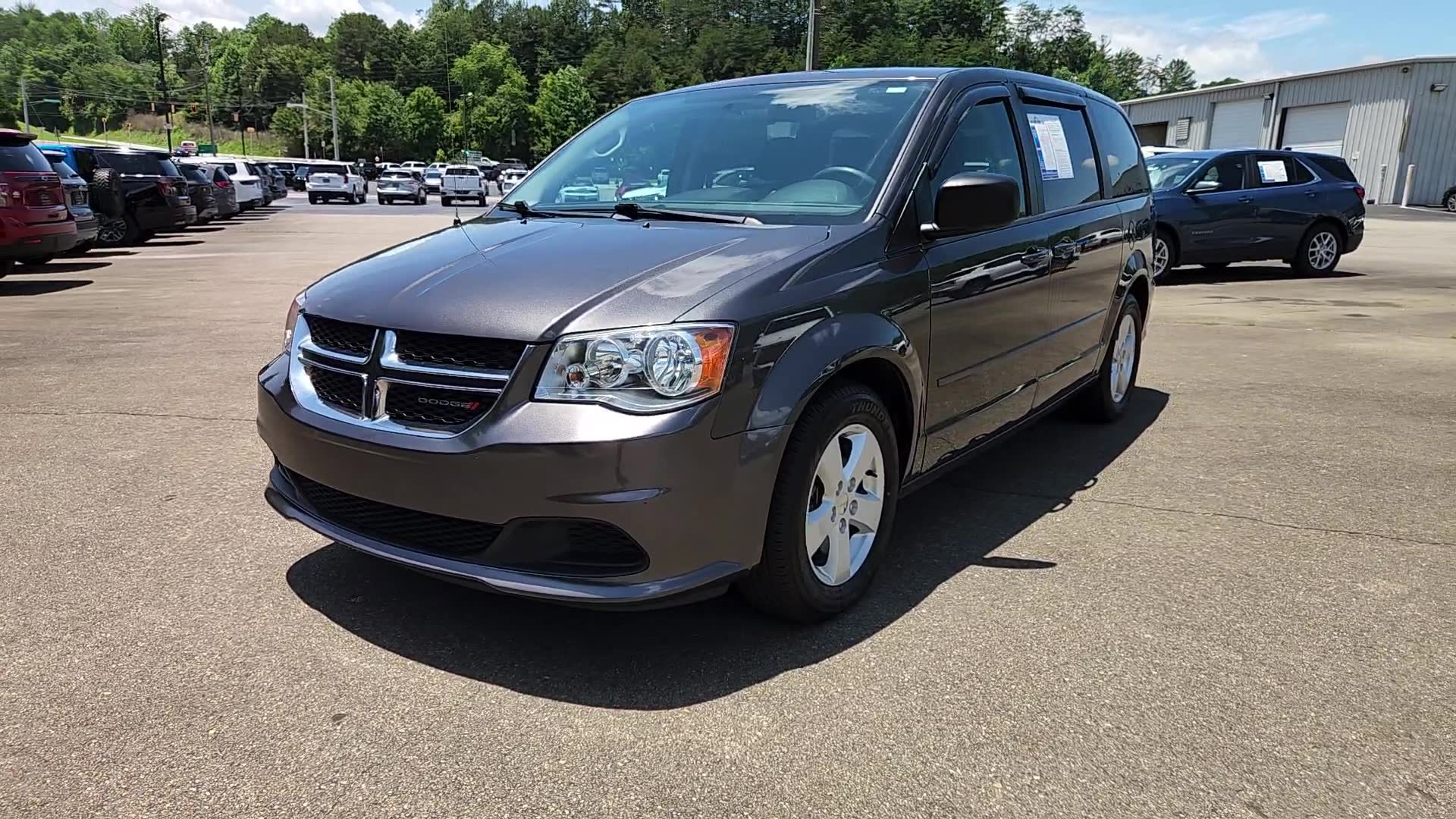 Used 2016 Dodge Grand Caravan SE w/ Quick Order Package 29E SE FWD image 2