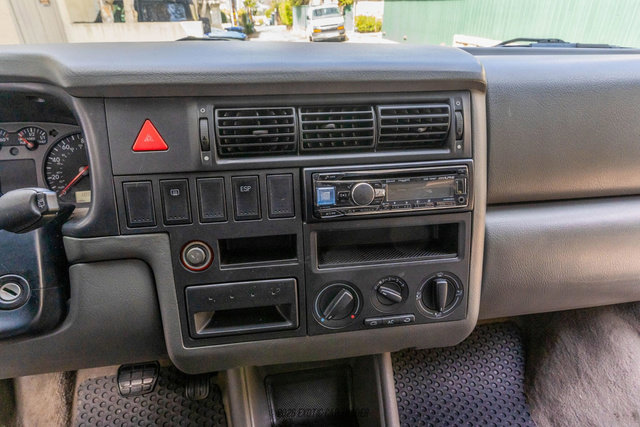 Used 2003 Volkswagen Eurovan MV FWD image 35