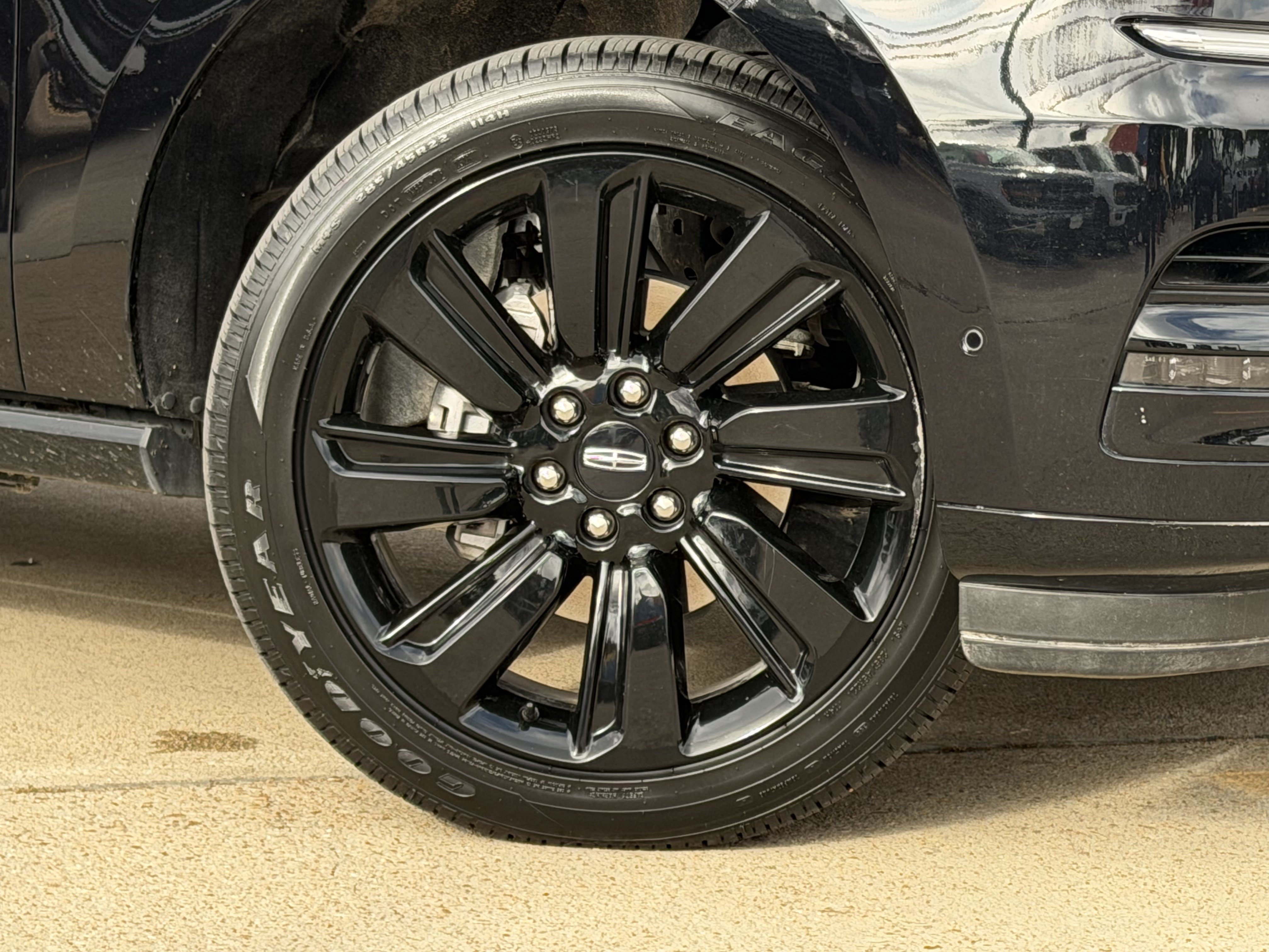 Used 2023 Lincoln Navigator Reserve AWD/4WD image 3