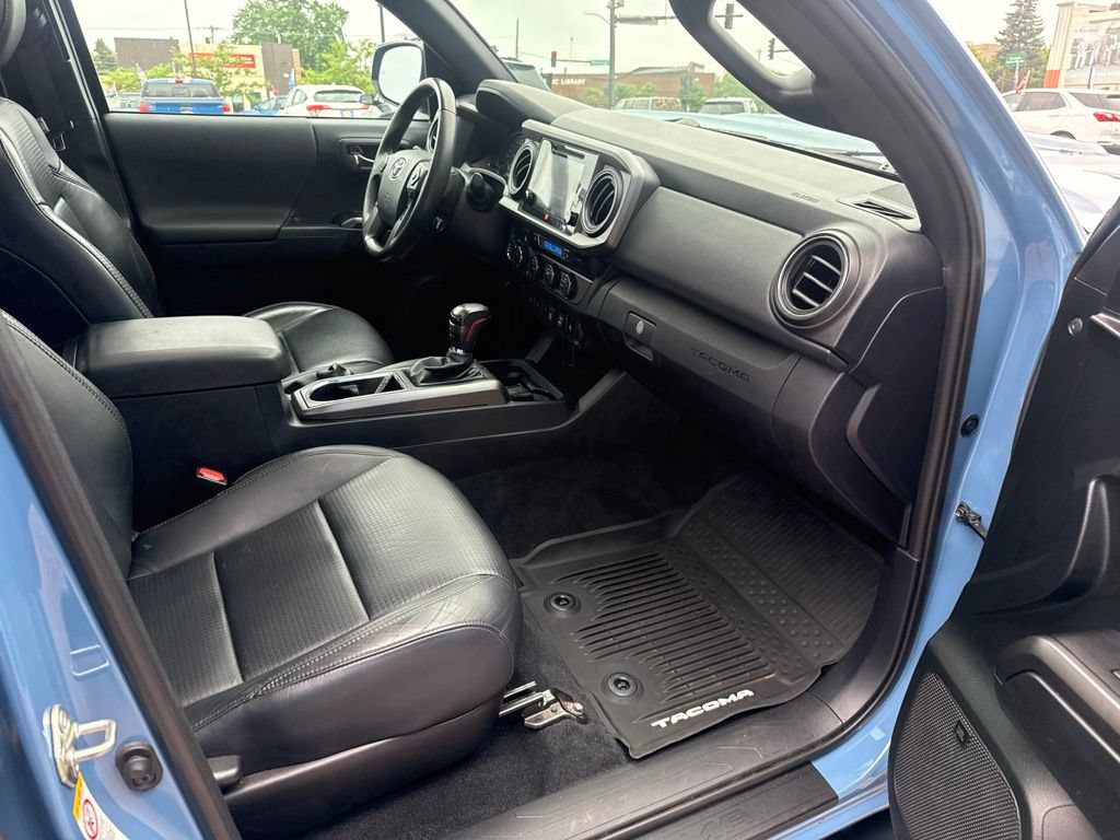Used 2019 Toyota Tacoma TRD Sport w/ TRD Premium Sport Package AWD/4WD image 36