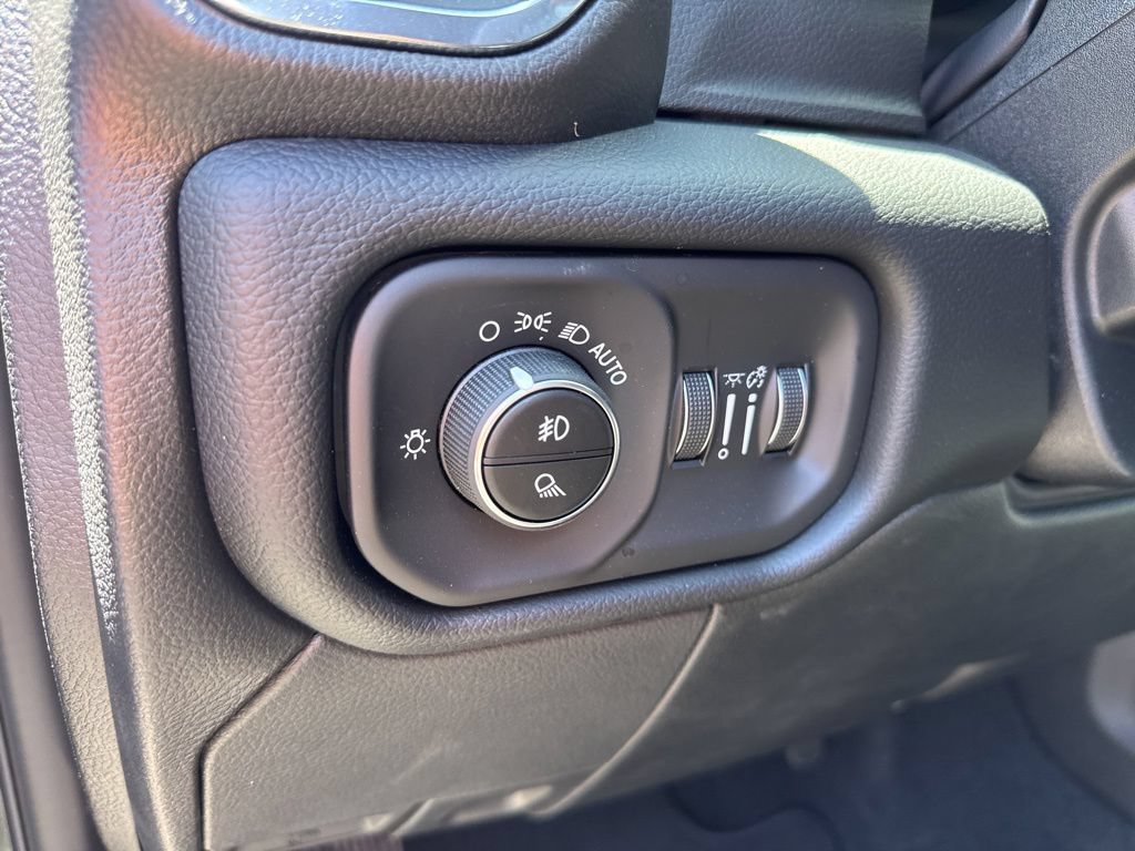 New 2026 RAM 2500 Laramie w/ Night Edition AWD/4WD image 12