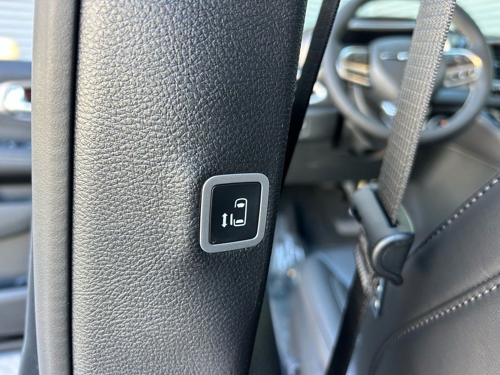 New 2025 Chrysler Voyager LX image 35