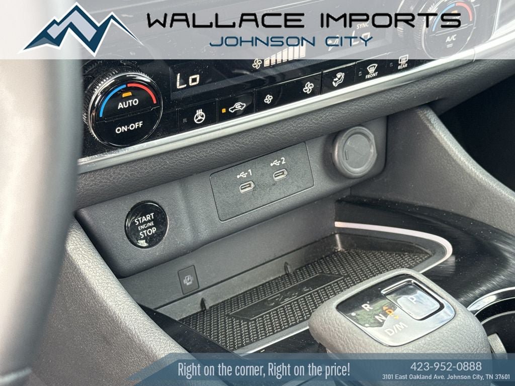 Used 2025 Nissan Rogue SL AWD/4WD image 26