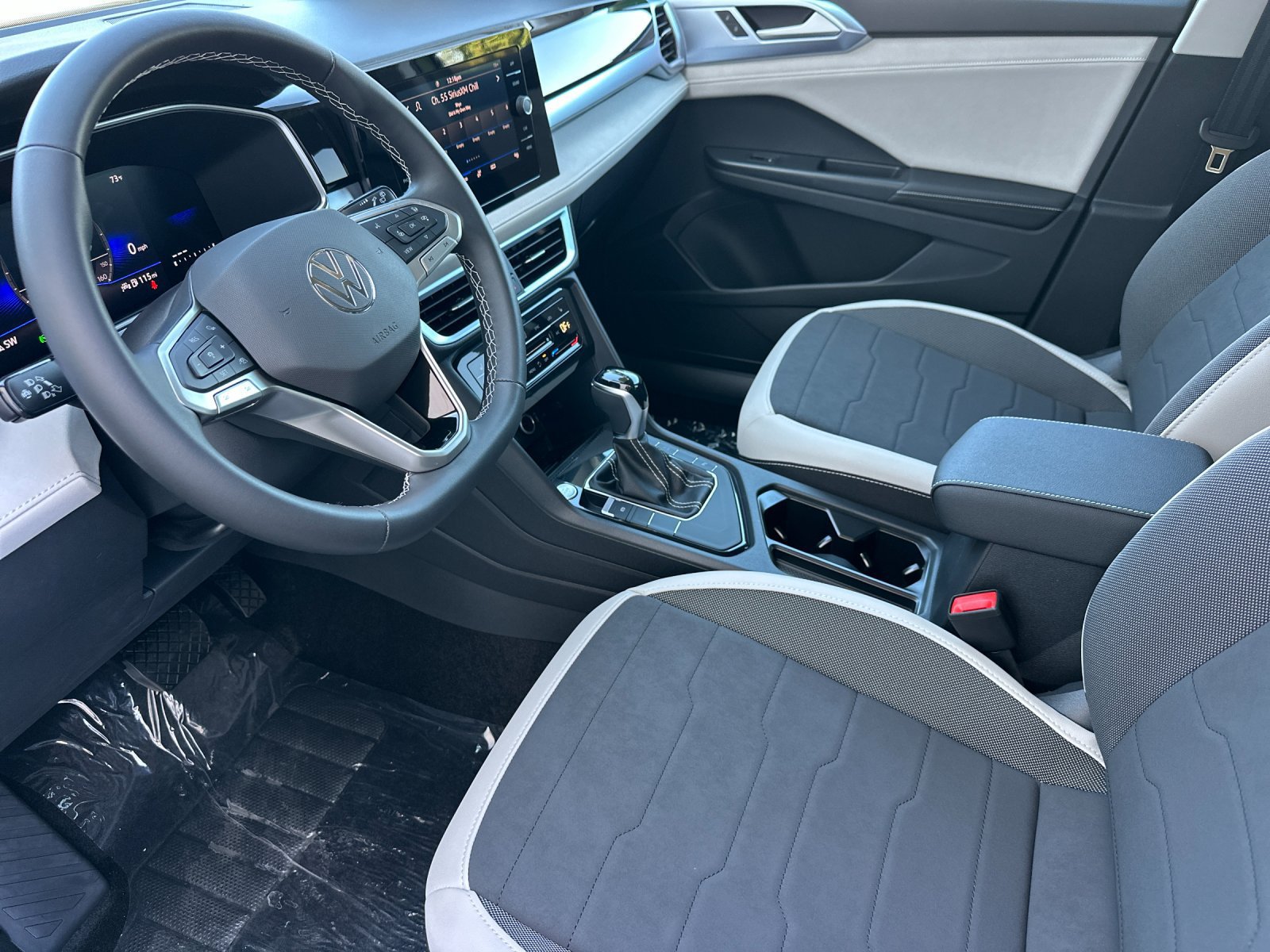 New 2027 Volkswagen Taos SE FWD image 10