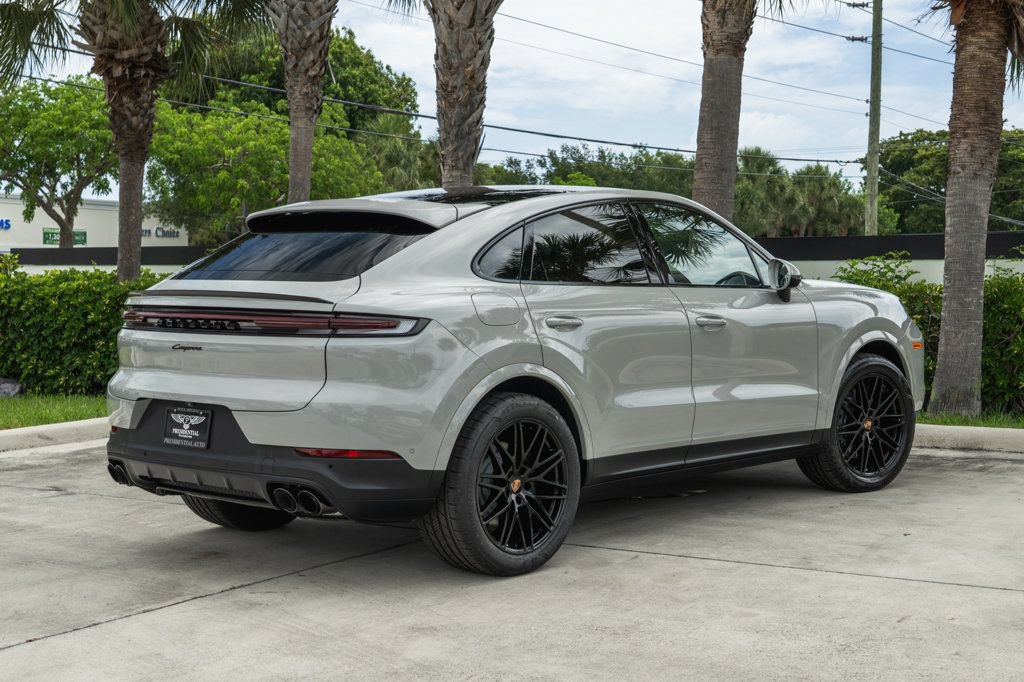 Used 2025 Porsche Cayenne Coupe AWD/4WD image 8