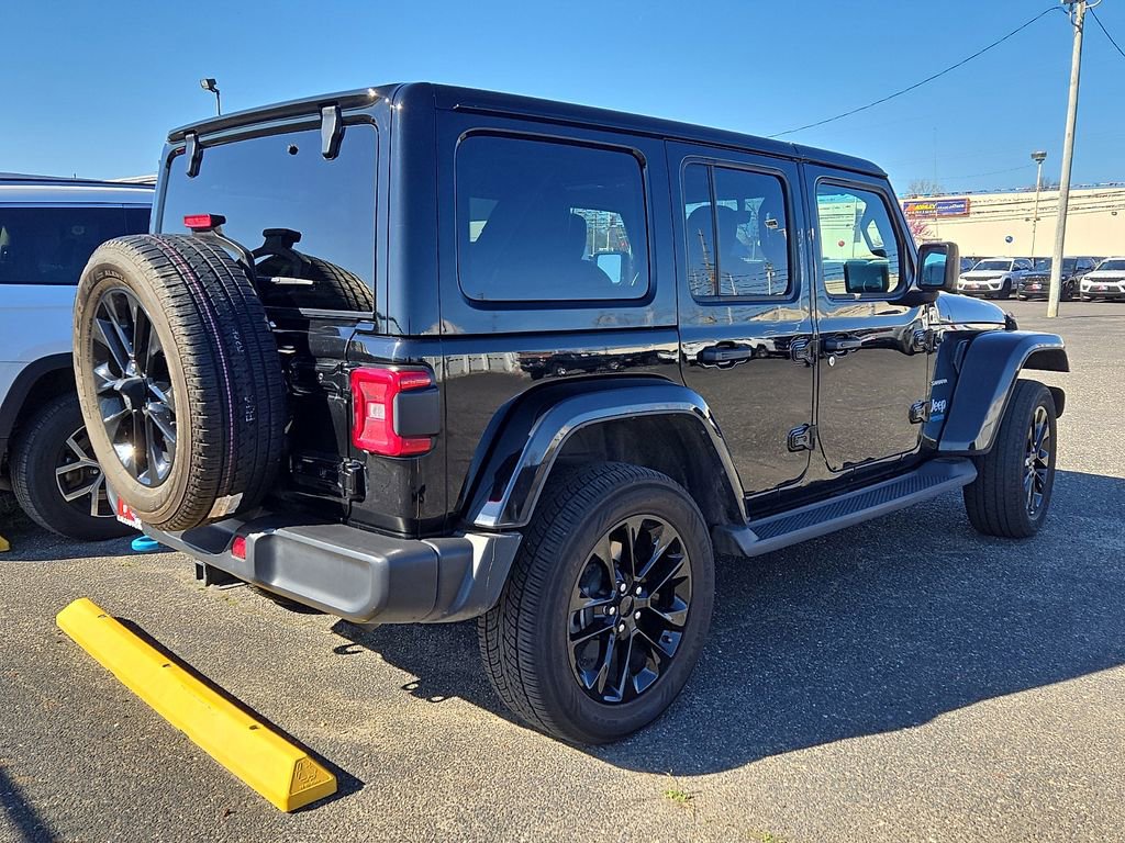 Used 2022 Jeep Wrangler Unlimited Sahara w/ Cold Weather Group image 4