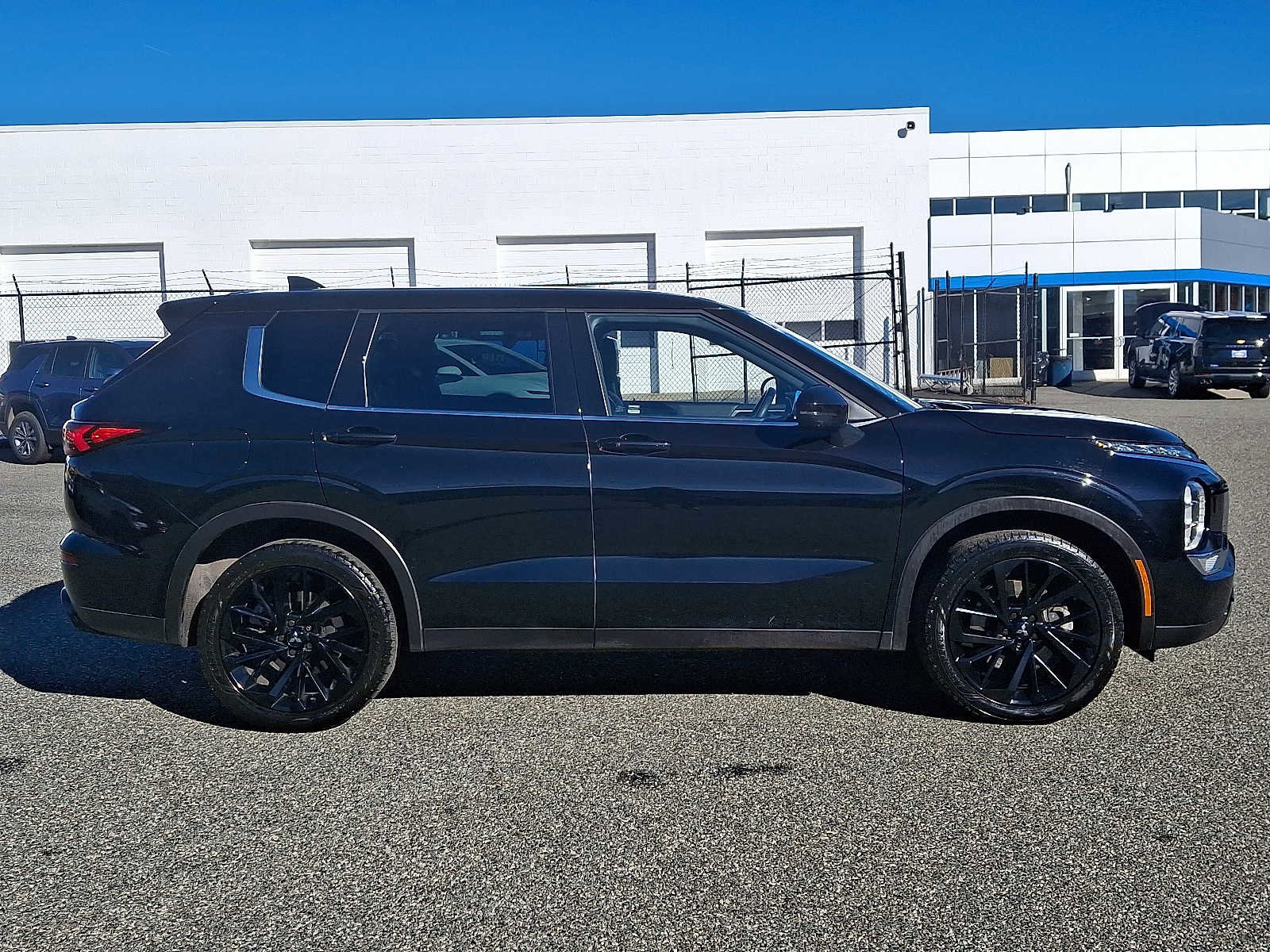 Used 2023 Mitsubishi Outlander SE Black Edition image 7