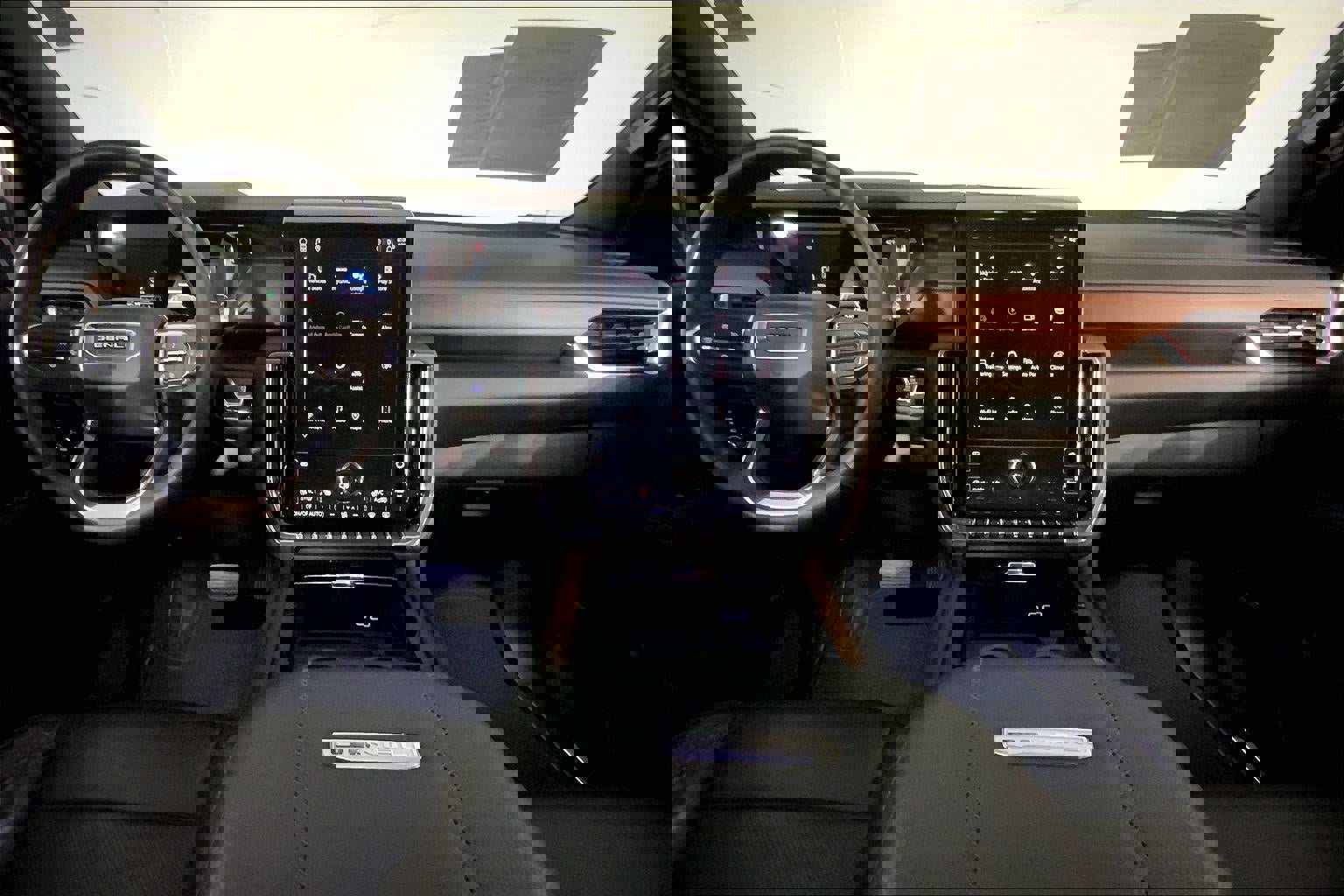 Used 2025 GMC Yukon XL Denali image 15