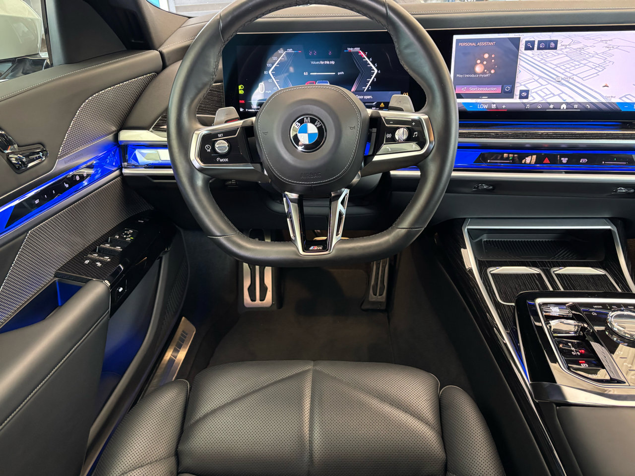 Used 2023 BMW 740i image 12