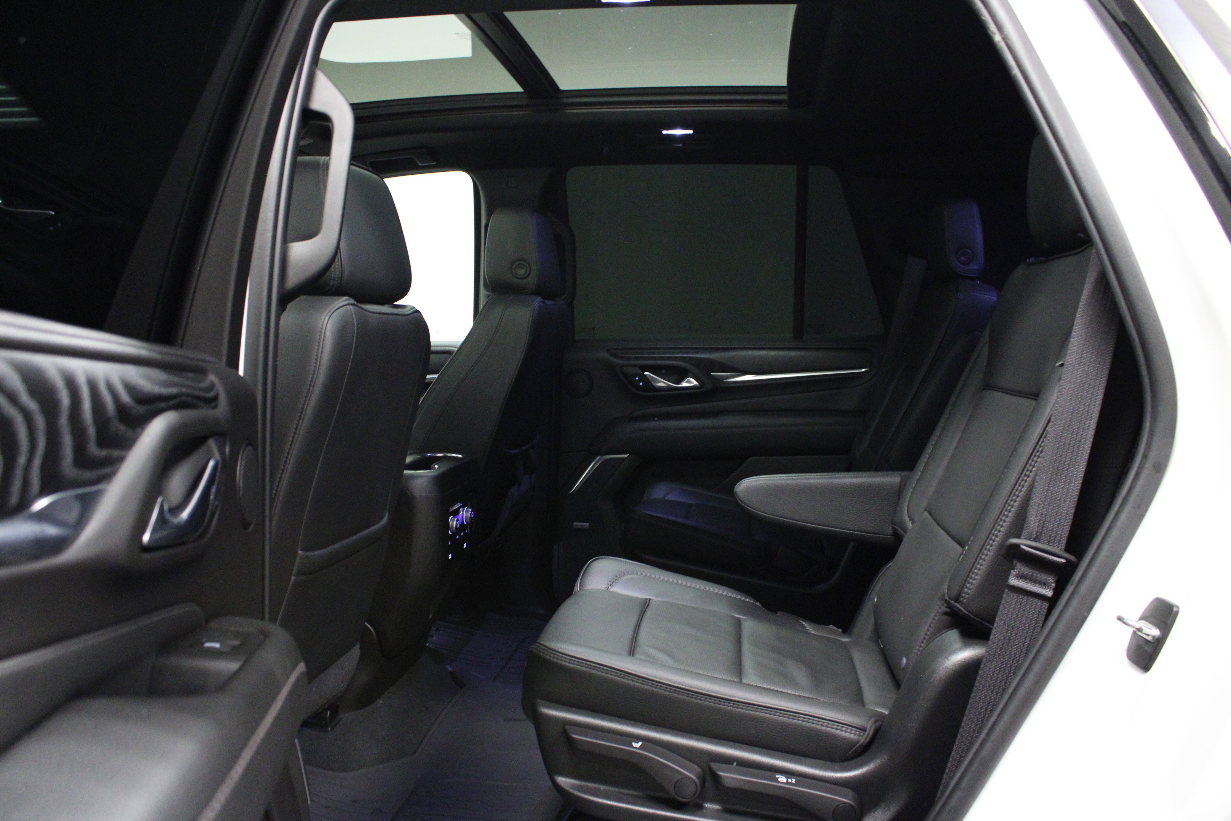 Used 2021 GMC Yukon Denali w/ Denali Premium Package image 13