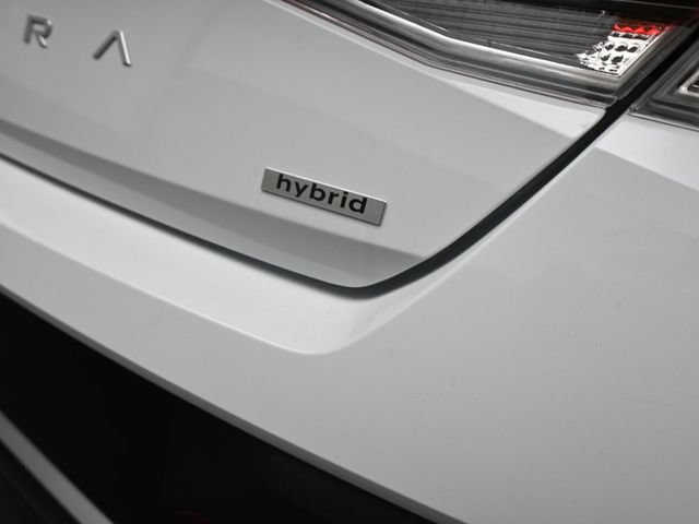 Certified 2025 Hyundai Elantra SEL FWD image 22