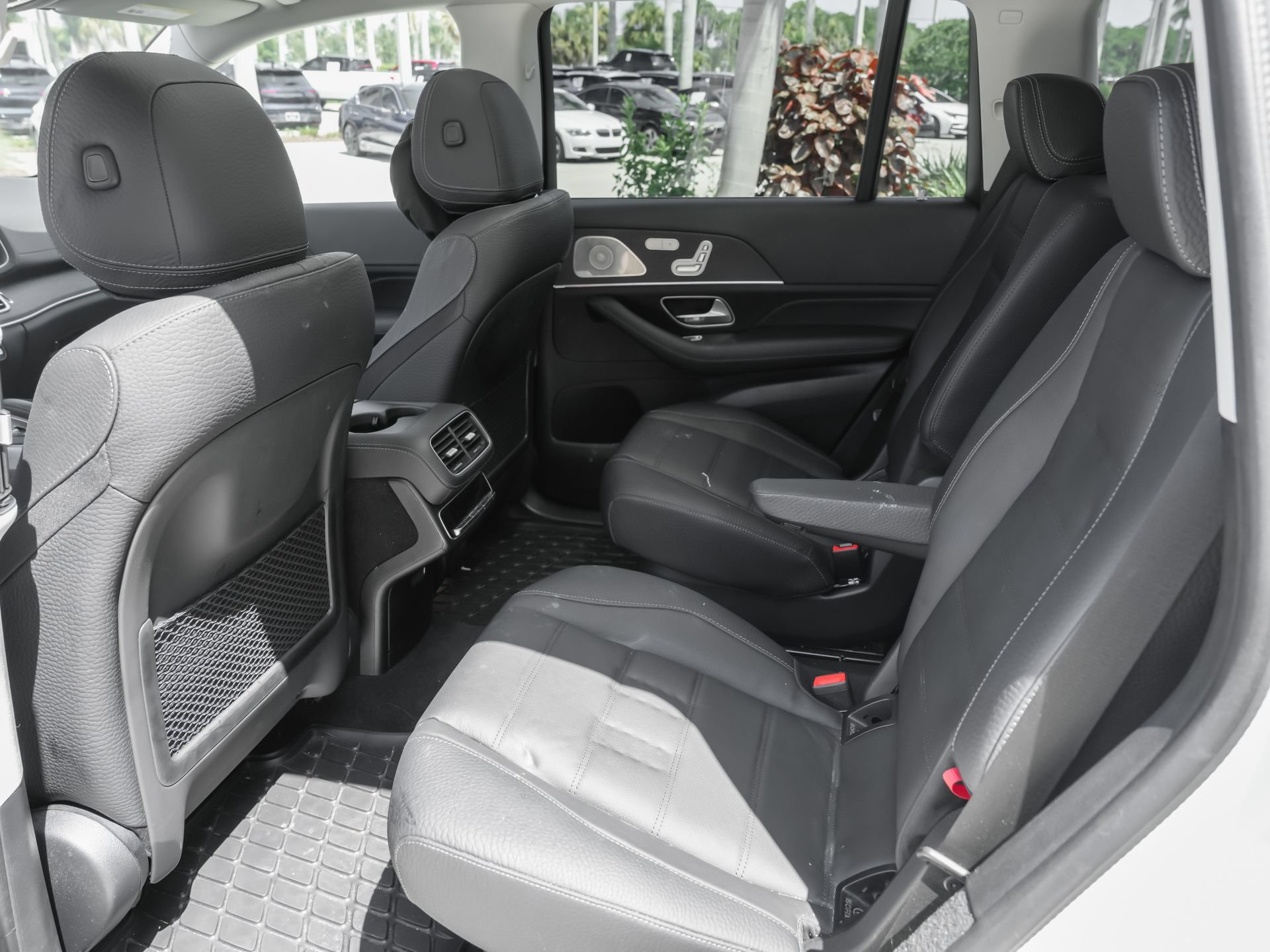 Used 2025 Mercedes-Benz GLS 450 4MATIC image 18