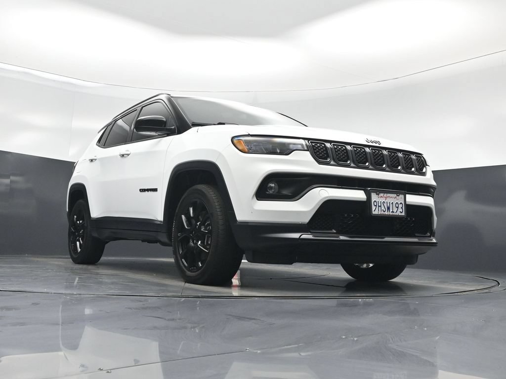 Used 2023 Jeep Compass Latitude AWD/4WD image 42