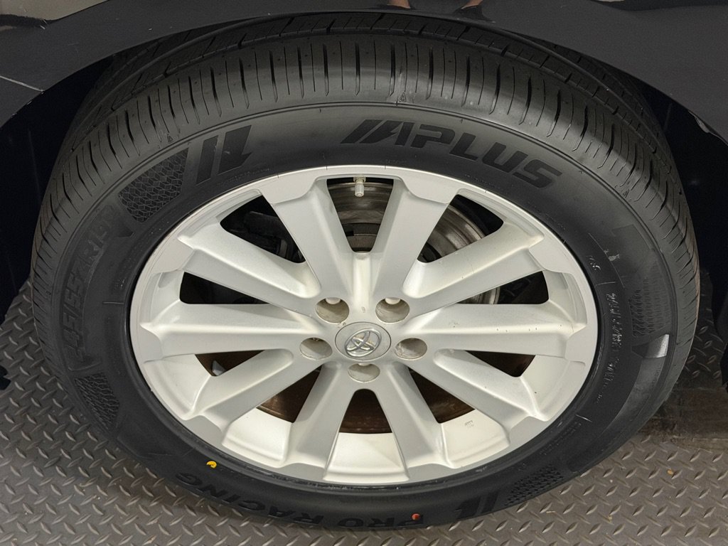Used 2012 Toyota Venza LE FWD image 19