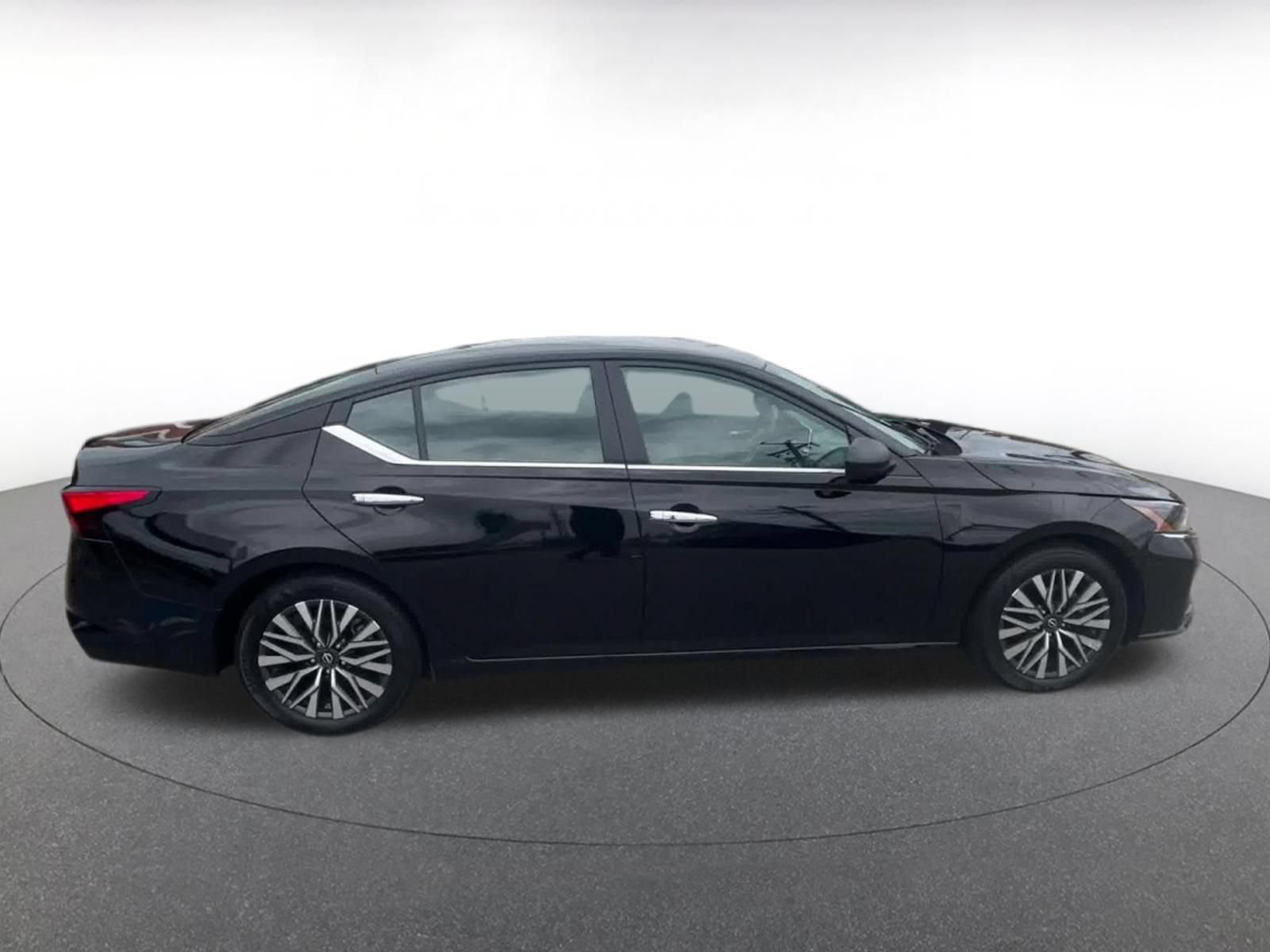 Used 2025 Nissan Altima 2.5 SV FWD image 16