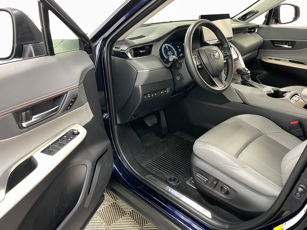 Used 2024 Toyota Venza Limited image 28