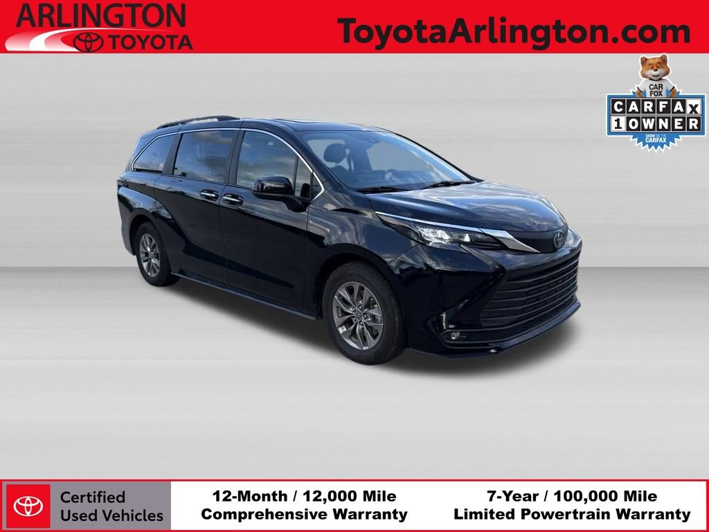 Used 2025 Toyota Sienna XLE FWD image 1