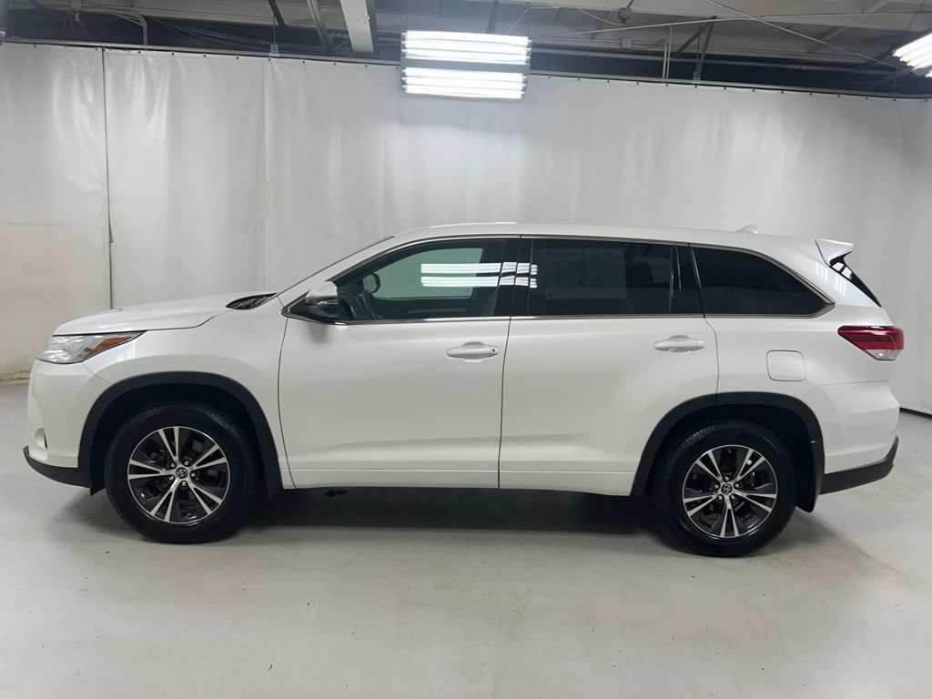 Used 2018 Toyota Highlander Plus AWD/4WD image 8