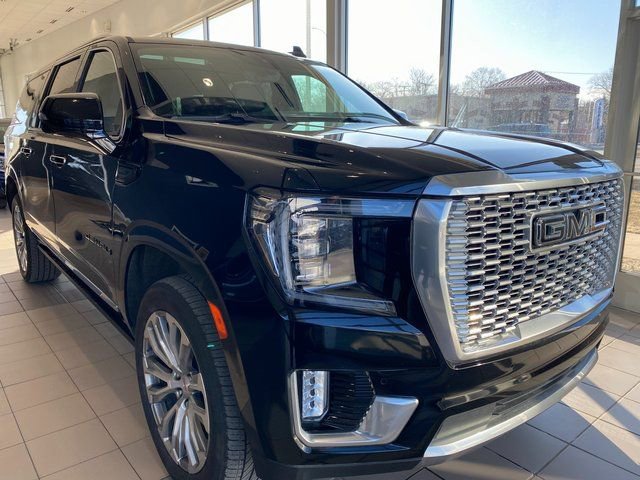 Used 2021 GMC Yukon XL Denali w/ Denali Premium Package image 2
