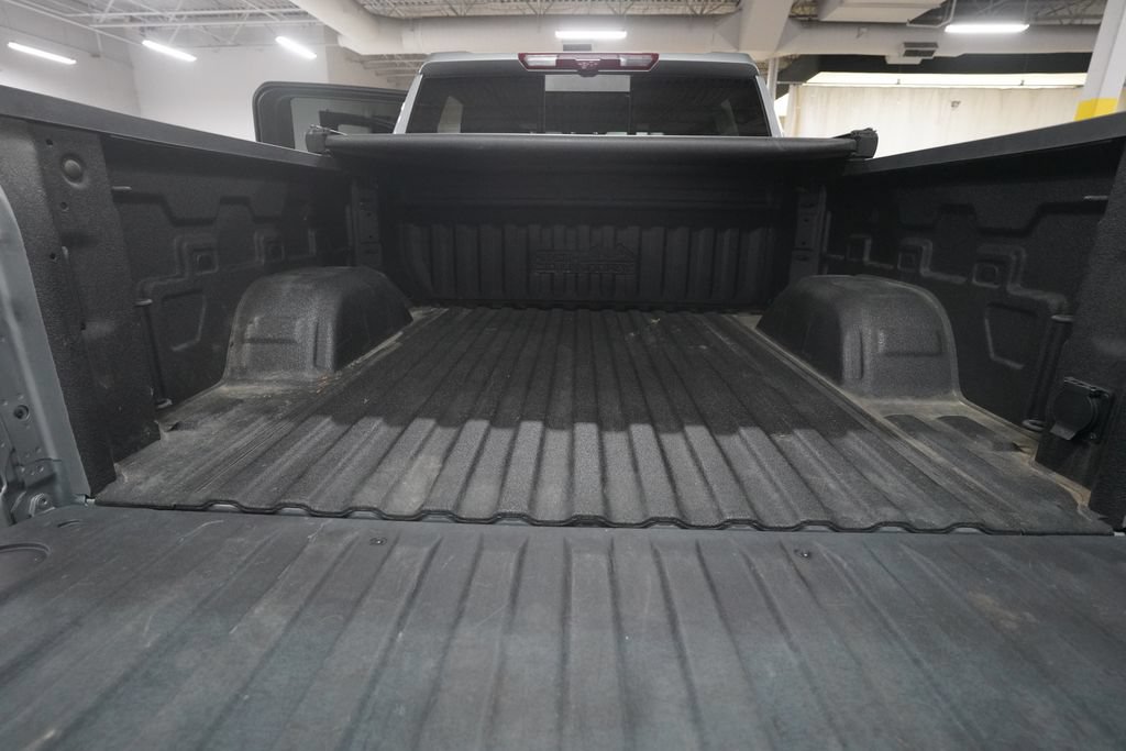 Used 2024 Chevrolet Silverado 1500 High Country w/ Technology Package AWD/4WD image 10