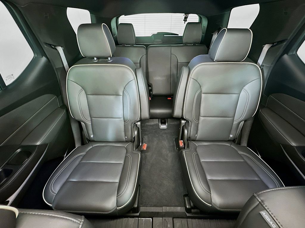 Used 2023 Chevrolet Traverse Premier image 13