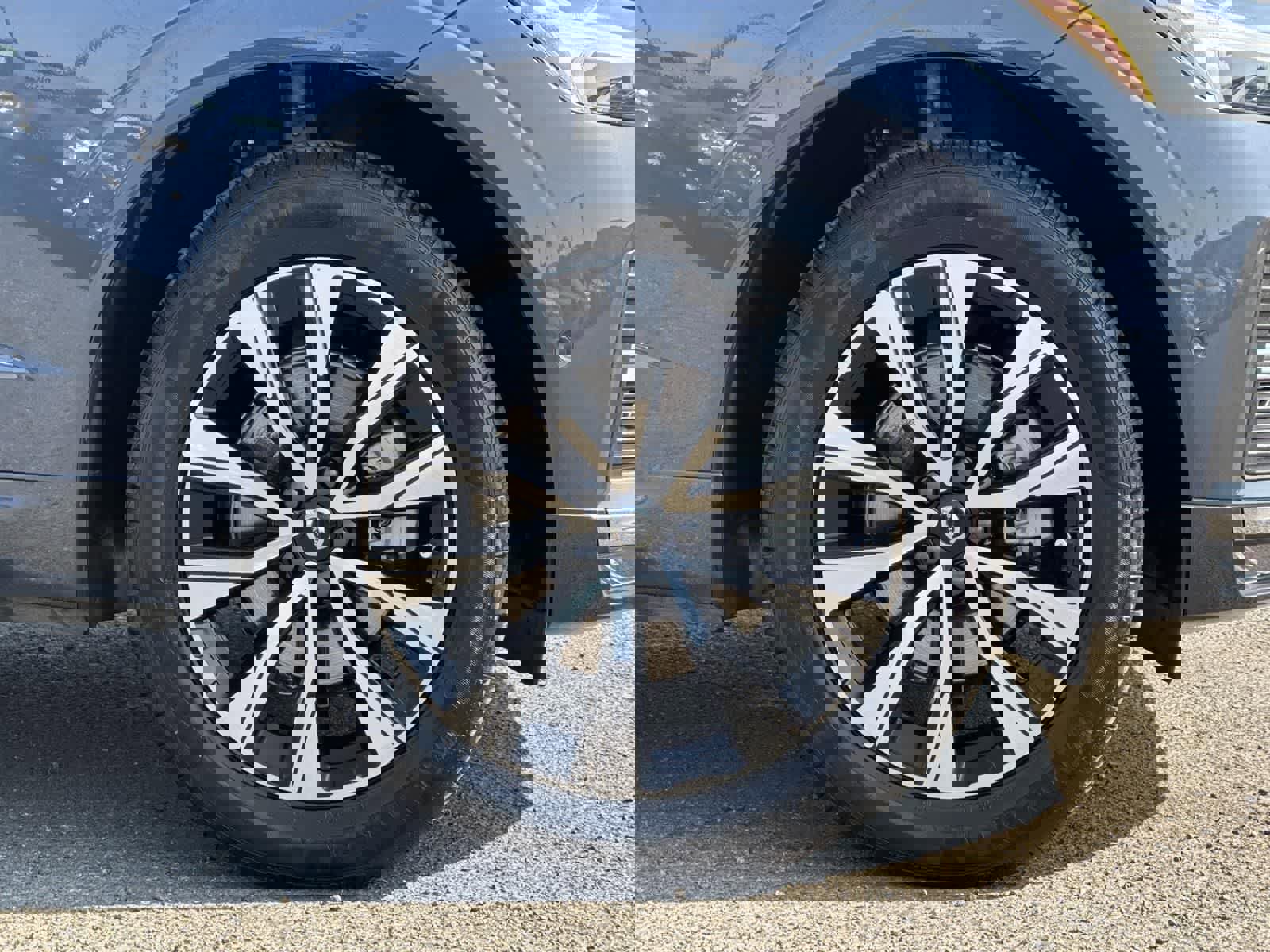 Used 2023 Volvo XC60 B5 Plus image 40