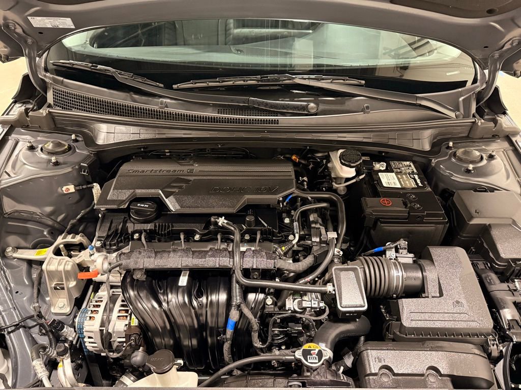 Used 2024 Hyundai Elantra Limited image 11