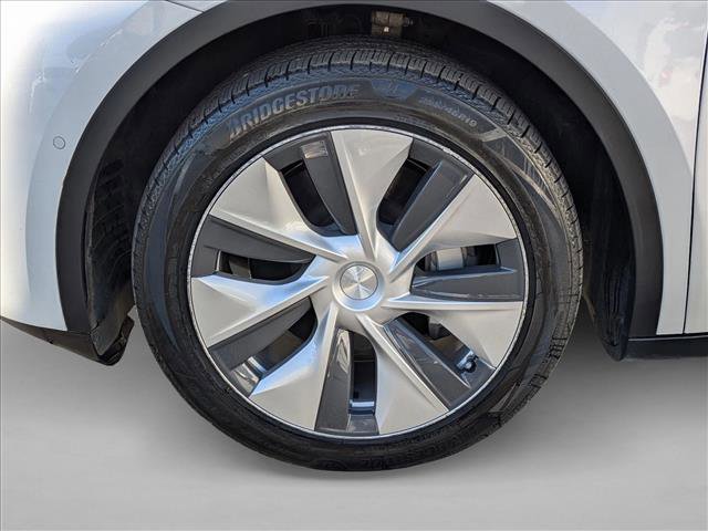 Used 2022 Tesla Model Y Long Range image 10