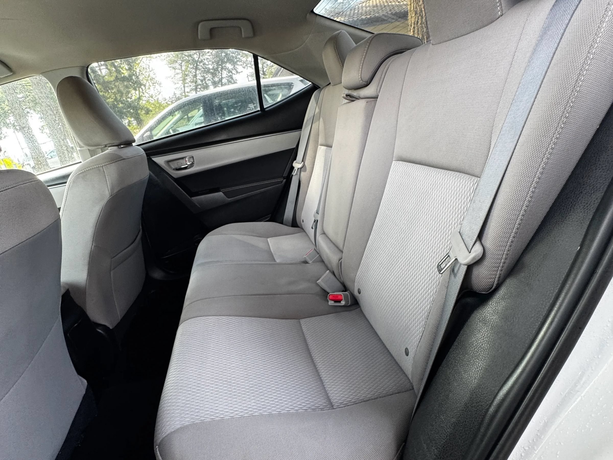Used 2016 Toyota Corolla LE FWD image 12